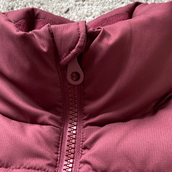 Girlfriend Collective Wine Cropped Recycled Puffer Jacket Minimalist Edgy sz XS - Picture 10 of 13